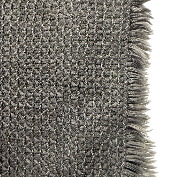 Shawl wrap very large gray with a sparkly metallic thread going through it - Picture 6 of 9